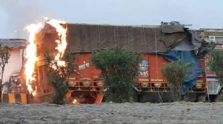 Video: Jammu & Kashmir, Nagrota Gunfight: 4 unidentified militants killed, 2 SoG men injured 1 Hello Uttarakhand News »