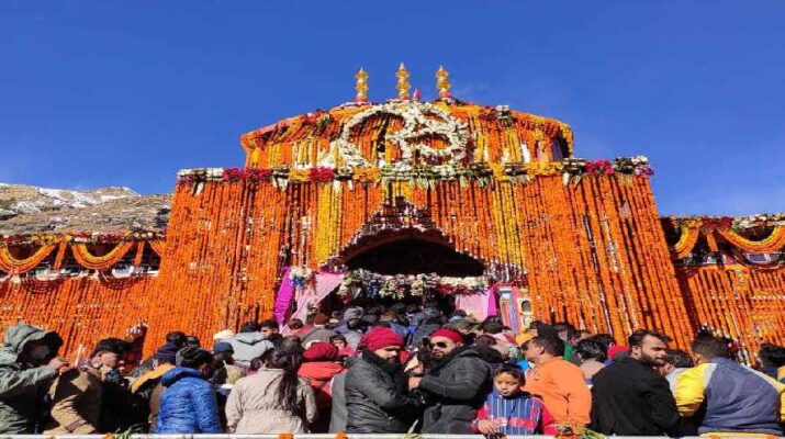 श्री बदरीनाथ धाम के कपाट आज अपराह्न 3:35 पर शीतकाल के लिए किए गए बंद, गढ़वाल स्काट के बैंड की सुमधुर धुनों से गूंजा बदरीनाथ धाम 4 Hello Uttarakhand News » Page 4 of 4