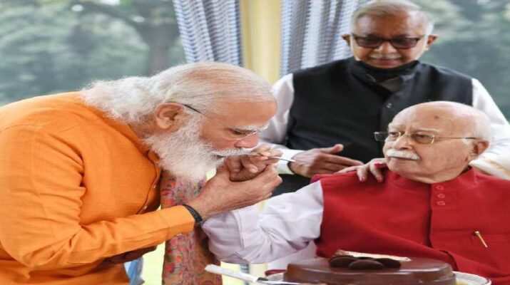 93 साल के हुए आडवाणी, प्रधानमंत्री ने आडवाणी के घर जाकर जन्मदिन की बधाई दी, प्रधानमंत्री ने आडवाणी के पैर छूकर लिया आशीर्वाद 1 Hello Uttarakhand News »
