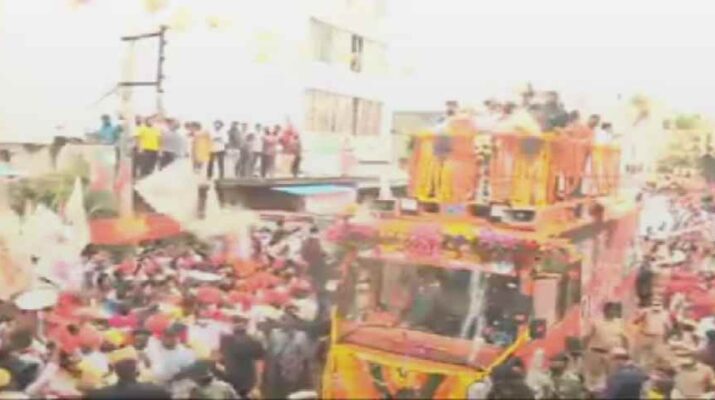 Video: हैदराबाद में गृह मंत्री अमित शाह का ज़बरदस्त रोड शो, ओवैसी के गढ़ में भी दी दस्तक 1 Hello Uttarakhand News »