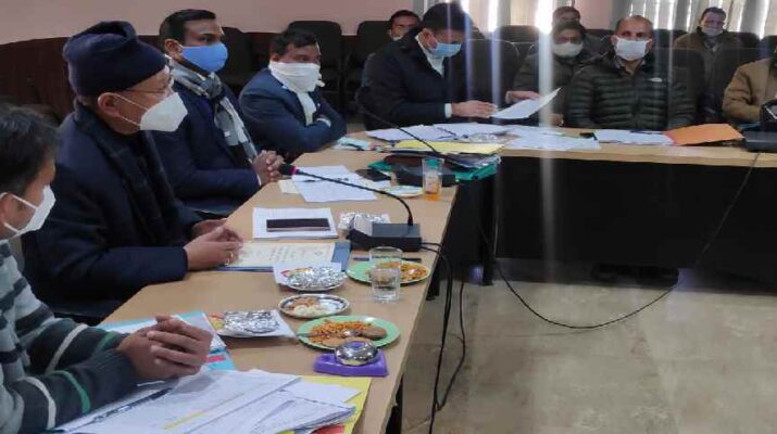 पिथौरागढ़: आयुक्त कुमाऊं मण्डल ने की विकास कार्यों की समीक्षा बैठक, दिए यह महत्वपूर्ण निर्देश 1 Hello Uttarakhand News »