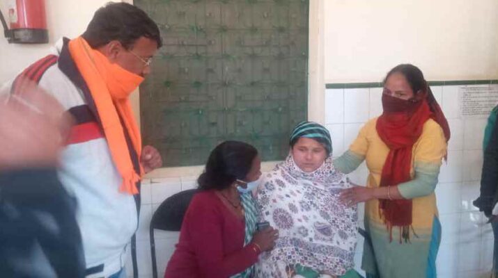 पिथौरागढ़ चांडक क्षेत्र में घास काट रही महिला पर गुलदार का हमला, घायल को मुआवजा देने की मांग 1 Hello Uttarakhand News »