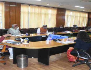 मुख्यमंत्री की अध्यक्षता में आयोजित हुई ग्राम्य विकास एवं पलायन आयोग की बैठक, आयोग के सुझावों पर राज्य सरकार ले रही नीतिगत निर्णय 3 Hello Uttarakhand News »