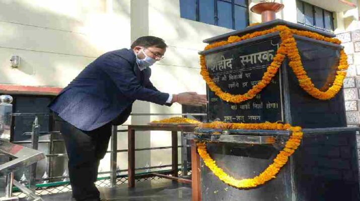 विजय दिवस: शहीद स्थल स्मारक तहसील परिसर बागेश्वर में श्रृद्धांजलि कार्यक्रम हुआ आयोजित, उपजिलाधिकारी बागेश्वर ने किए श्रृद्धासुमन अर्पित 1 विजय दिवस: शहीद स्थल स्मारक तहसील परिसर बागेश्वर में श्रृद्धांजलि कार्यक्रम हुआ आयोजित, उपजिलाधिकारी बागेश्वर ने किए श्रृद्धासुमन अर्पित 1 Hello Uttarakhand News »