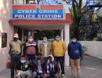 स्पेशल टास्क फोर्स व साईबर क्राईम की बड़ी कामयाबी, फेसबुक पर विदेशी महिला बन दोस्ती कर धोखाधड़ी करने वाले 03 अभियुक्त गिरफ्तार, 01 करोड़ से ज्यादा की धोखाधड़ी 4 Hello Uttarakhand News »