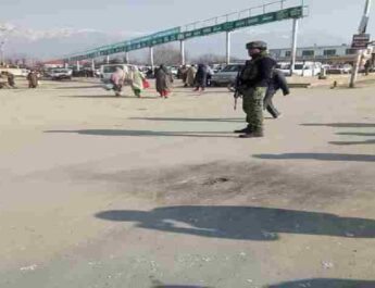 Jammu & Kashmir: Grenade attack in Tral, 8 civilian injured 4 Hello Uttarakhand News »