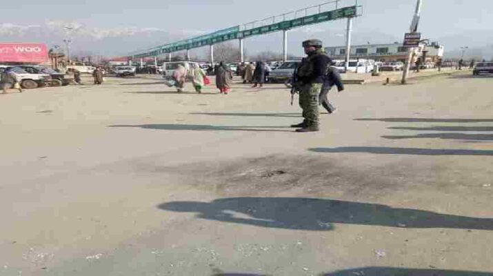 Jammu & Kashmir: Grenade attack in Tral, 8 civilian injured 1 Hello Uttarakhand News »
