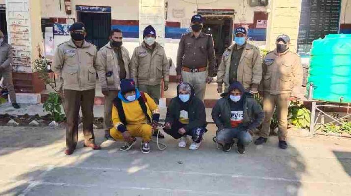 हत्या का खुलासा कर, अभियुक़्तों को 24 घण्टे के भीतर पिथौरागढ़ पुलिस ने किया गिरफ्तार, नेपाल भागने की फिराक में थे अभियुक़्त 1 Hello Uttarakhand News »