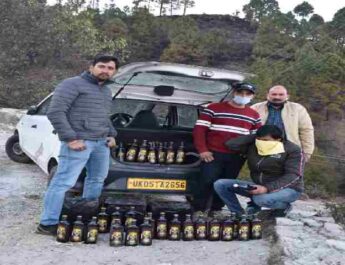 पिथौरागढ: आबकारी विभाग की बडी़ कार्यवाही, हरियाणा ब्रांड की शराब के साथ 01 अभियुक्त मय वाहन गिरफ़्तार 4 Hello Uttarakhand News »