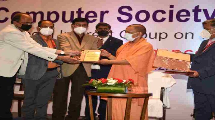 ई-मंत्रीमंडल के लिए उत्तराखण्ड को मिला अवार्ड ऑफ एक्सीलेंस, उत्तर प्रदेश के मुख्यमंत्री योगी आदित्यनाथ ने लखनऊ में किया एवार्ड प्रदान 1 Hello Uttarakhand News »