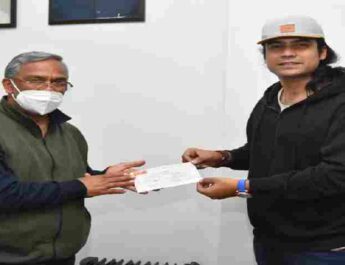 गायक जुबिन नौटियाल ने सौंपा मुख्यमंत्री को 13.91 लाख का चेक 4 Hello Uttarakhand News »