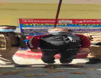 SBI बैंक से 40 लाख रुपए की धोखाधडी मे शामिल फरार शातिर अभियुक्त नवीन गर्ग गिरफ्तार, वाहन की फर्जी आर सी व फर्जी कागज बैंक मे जमा कर बिना वाहन खरीदे ही लिया गया लोन 4 Hello Uttarakhand News »