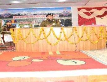 पुलिस महानिदेशक, अशोक कुमार आज पिथौरागढ़ के दौरे पर, विभिन्न समस्याओं का किया मौके पर ही समाधान 2 Hello Uttarakhand News »