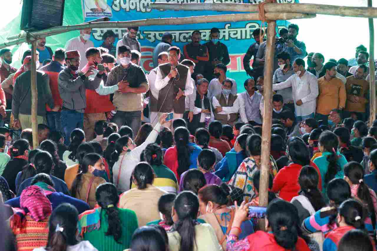 प्रीतम सिंह ने दिया उपनल कर्मचारियों को समर्थन, सदन से सड़क तक उपनल कर्मचारियों की आवाज उठाएगी कांग्रेस : प्रीतम सिंह 2 Hello Uttarakhand News »