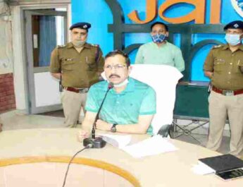 क्राइम स्टोरी: राजपुर रोड स्थित एम्बेसडर होटल के कमरा नं0 321 में एक युवती की हत्या करने वाला अति शातिर अभियुक्त श्रीनगर से गिरफ्तार 4 Hello Uttarakhand News »