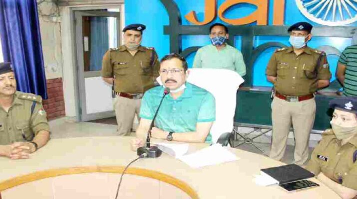 क्राइम स्टोरी: राजपुर रोड स्थित एम्बेसडर होटल के कमरा नं0 321 में एक युवती की हत्या करने वाला अति शातिर अभियुक्त श्रीनगर से गिरफ्तार 1 Hello Uttarakhand News »