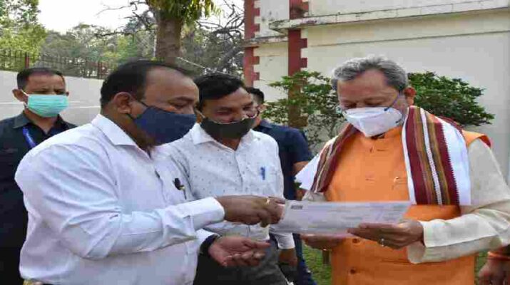 कोरोना रिपोर्ट निगेटिव आने के बाद मुख्यमंत्री तीरथ सिंह रावत ने लोगों से की मुलाकात, अधिकारियों को सख्त निर्देश कि लोग अपने कामों के लिए न काटे अनावश्यक चक्कर 1 Hello Uttarakhand News »