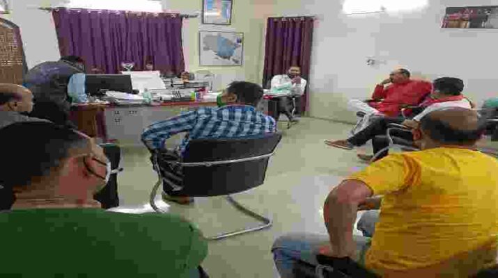 बागेश्वर: मॉस्क नहीं तो तेल नहीं जैसे स्लोगन पेट्रोल पंपों में चस्पा कियें जाय - उपजिलाधिकारी बागेश्वर 25 बागेश्वर: मॉस्क नहीं तो तेल नहीं जैसे स्लोगन पेट्रोल पंपों में चस्पा कियें जाय - उपजिलाधिकारी बागेश्वर 25 Hello Uttarakhand News » Page 2 of 2