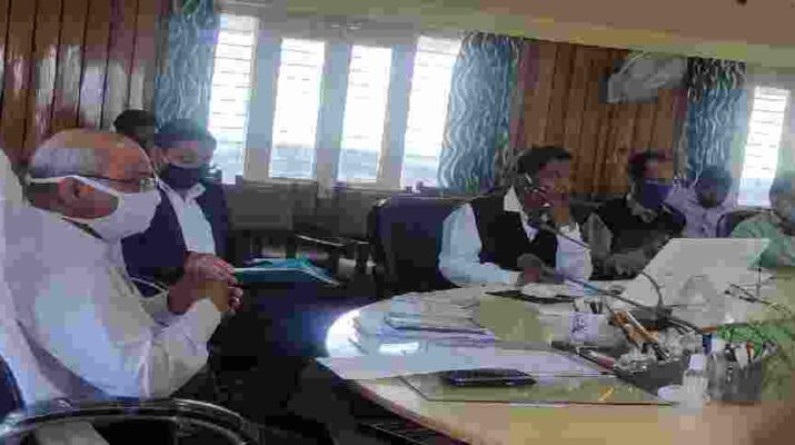 पिथौरागढ़: जिलाधिकारी आनन्द स्वरूप ने जनपद के सभी शासकीय कार्यालयों में सावधानी बरतने के लिए की नई गाइडलाइन जारी 1 Hello Uttarakhand News »