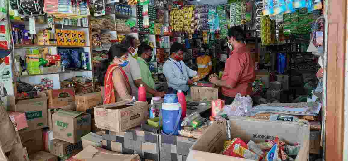 देहरादून ज़िली में आज अलग अलग जगहों पर हुई मेडिकल स्टोरों पर छापेमारी, कोविड-19 के उपचार में हो रही दवाइयों की ली गयी स्टाॅक की जानकारी 3 Hello Uttarakhand News »