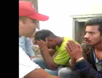 जनपद अल्मोड़ा के दन्या में मानवता को शर्मसार करने वाली धटना, प्रेम प्रसंग में पकड़े गए युवकों को ग्रामीणों ने पीट पीट कर मारा, एक की मौत एक गंभीर रूप से घायल 2 Hello Uttarakhand News »