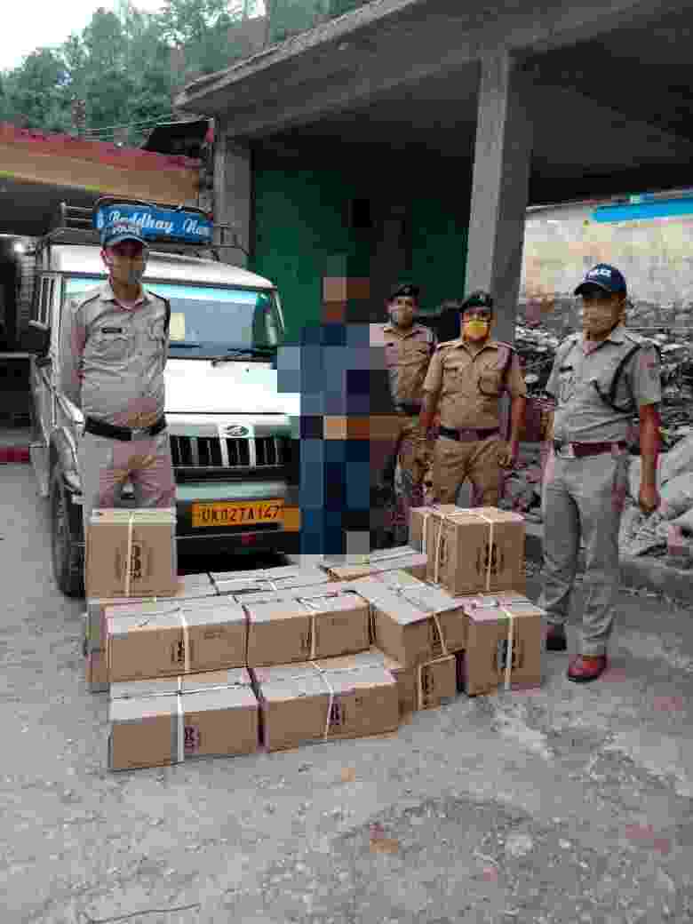 बागेश्वर: कर्फ्यू के दौरान शराब की तस्करी कर रहे एक आरोपी को बागेश्वर पुलिस ने 20 पेटी अंग्रेजी शराब के साथ किया गिरफ्तार 2 Hello Uttarakhand News »
