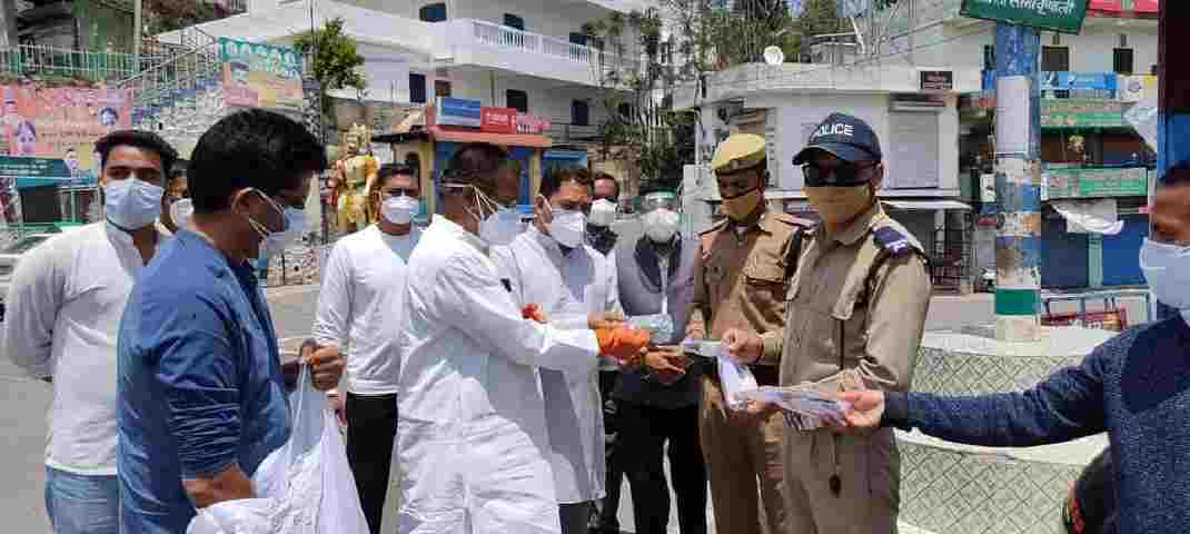 पूर्व प्रदेश कांग्रेस अध्यक्ष किशोर उपाध्याय ने आज से मेडिकल किट के वितरण का किया शुभारम्भ, 50 हजार किट्स ग्रामीण क्षेत्र में बाँटने का लक्ष्य 3 Hello Uttarakhand News »