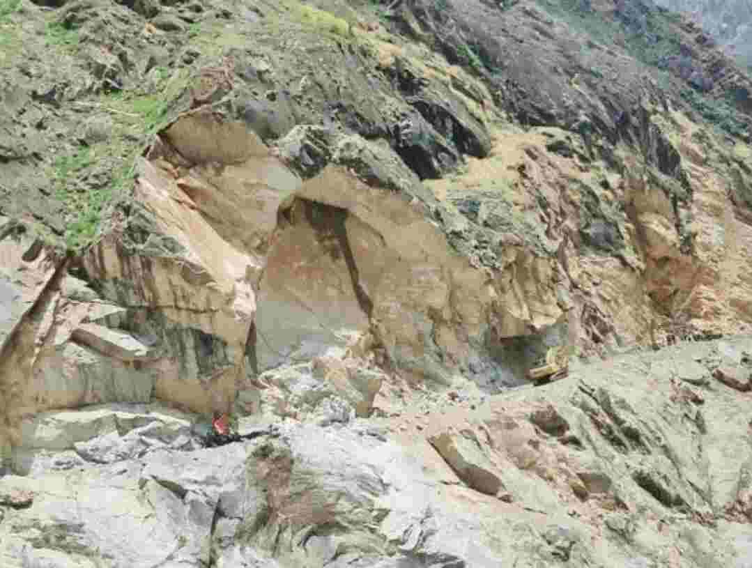 दुखद: तहसील धारचूला में भूस्खलन की चपेट में आने से 3 लोगों की मौत 2 Hello Uttarakhand News »