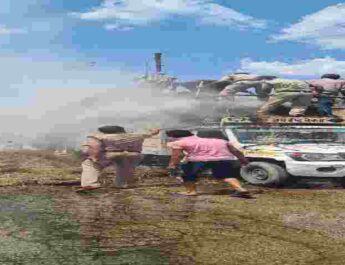 पिथौरागढ़: थाना जाजरदेवल पुलिस ने त्वरित कार्यवाही करते हुए पिकप वाहन में लगी आग पर पाया काबू  3 Hello Uttarakhand News »