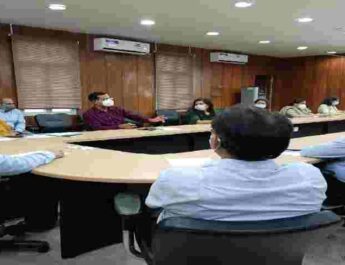 मुख्य सचिव ओमप्रकाश ने कोविड की सम्भावित तीसरी लहर की तैयारियों को लेकर बैठक, प्रत्येक जनपद में ऑक्सीजन की स्टोरेज एवं ऑक्सीजन कन्सन्ट्रेटर पर करें अधिकारी फोकस 2 Hello Uttarakhand News »