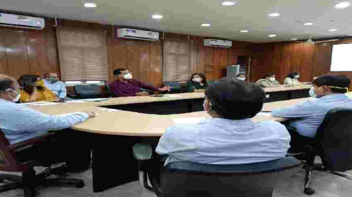 मुख्य सचिव ओमप्रकाश ने कोविड की सम्भावित तीसरी लहर की तैयारियों को लेकर बैठक, प्रत्येक जनपद में ऑक्सीजन की स्टोरेज एवं ऑक्सीजन कन्सन्ट्रेटर पर करें अधिकारी फोकस 13 Hello Uttarakhand News »