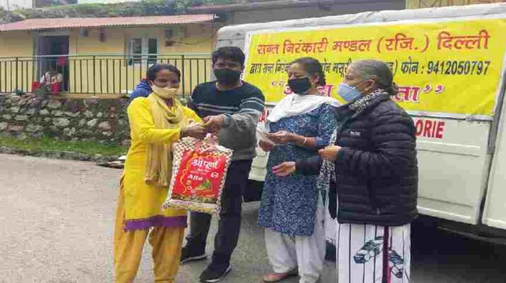 Uttarakhand: संत निरंकारी मिशन मसूरी द्वारा जरूरतमंद लोगों को दी गयी राशन किट 14 Hello Uttarakhand News » Page 3 of 7