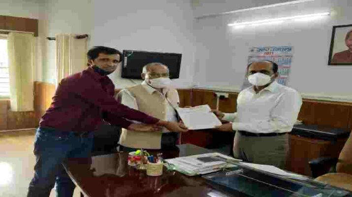 Uttarakhand: पुलिसकर्मियों का एसीपी विसंगति मामला, मोर्चा ने मुख्यमंत्री के प्रमुख सलाहकार शत्रुघ्न सिंह को सौंपा ज्ञापन 1 Hello Uttarakhand News »
