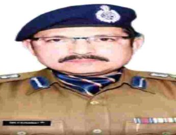 देहरादून: लापरवाही बरतने पर वरिष्ठ पुलिस अधीक्षक देहरादून ने किया कंट्रोल रूम में नियुक्त पुलिसकर्मी निलंबित, लच्छीवाला टोल प्लाजा के पास एक लड़की को जबरदस्ती गाड़ी में बैठाकर ले जाने का था मामला 4 Hello Uttarakhand News »