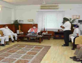 मुख्यमंत्री पुष्कर सिंह धामी ने कैबिनेट मंत्री यशपाल आर्य के नेतृत्व में आये बाजपुर के किसानों के प्रतिनिधि मण्डल ने की भेंट 4 Hello Uttarakhand News »