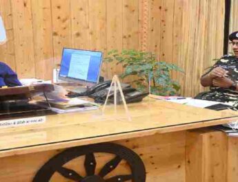 पुलिस महानिदेशक उत्तराखण्ड अशोक कुमार ने की सीमा पर तैनात विभिन्न सुरक्षा ऐजेन्सियों के साथ बैठक, उत्तराखण्ड राज्य की अन्तर्राष्ट्रीय सीमा से सम्बन्धित विभिन्न बिन्दुओं पर हुई चर्चा 3 Hello Uttarakhand News &raquo;