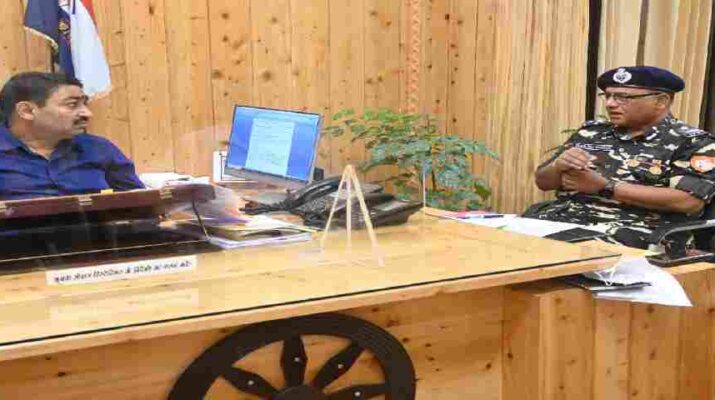 पुलिस महानिदेशक उत्तराखण्ड अशोक कुमार ने की सीमा पर तैनात विभिन्न सुरक्षा ऐजेन्सियों के साथ बैठक, उत्तराखण्ड राज्य की अन्तर्राष्ट्रीय सीमा से सम्बन्धित विभिन्न बिन्दुओं पर हुई चर्चा 1 Hello Uttarakhand News »