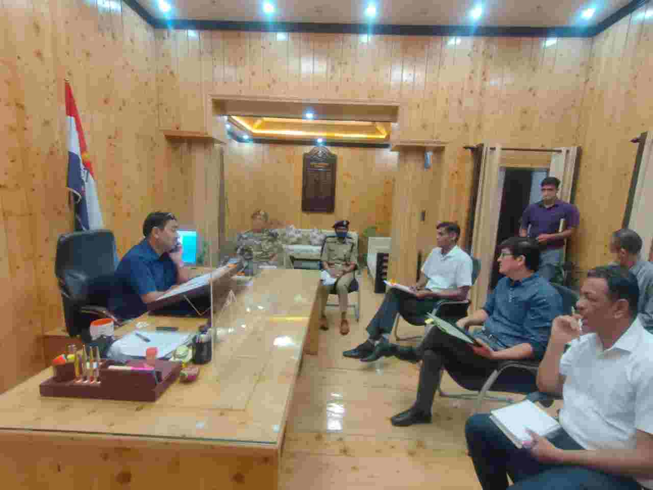 पुलिस महानिदेशक उत्तराखण्ड अशोक कुमार ने की सीमा पर तैनात विभिन्न सुरक्षा ऐजेन्सियों के साथ बैठक, उत्तराखण्ड राज्य की अन्तर्राष्ट्रीय सीमा से सम्बन्धित विभिन्न बिन्दुओं पर हुई चर्चा 2 Hello Uttarakhand News »