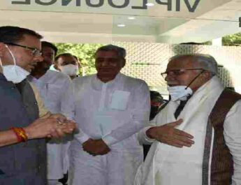 मुख्यमंत्री पुष्कर सिंह धामी ने सहस्त्रधारा हेलीपेड पर हरियाणा के मुख्यमंत्री मनोहर लाल खट्टर से की भेंट, विभिन्न समसामयिक विषयों पर की चर्चा 3 Hello Uttarakhand News &raquo;