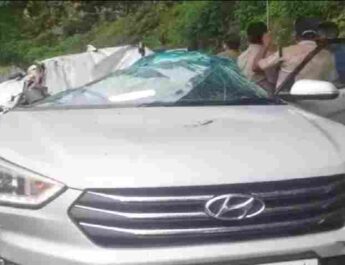 Uttarakhand: कार पर बोल्डर गिरने से गुड़गांव सैलानी की हुई मौत 5 Hello Uttarakhand News »