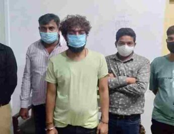 मसूरी आने वाले पर्यटक रहें सावदान, सड़क पर शराब का सेवन, हुड़दंग व अभद्र व्यवहार कर रहे 5 लोगों को पुलिस ने किया गिरफ्तार 3 Hello Uttarakhand News »