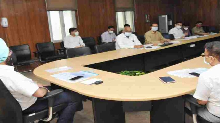 Uttarakhand: सड़कों को गड्ढामुक्त (पैचलैस) रखने हेतु योजनाबद्ध ढंग से कार्य करें - मुख्य सचिव डॉ. एस.एस सन्धु 1 Hello Uttarakhand News »