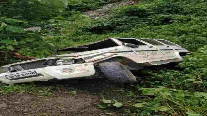 Dehradun: अनियंत्रित होकर सड़क से नीचे गिरी बोलेरो, बाल बाल बचे दून बड़ोंवाला निवासी दो लोग 8 Hello Uttarakhand News »