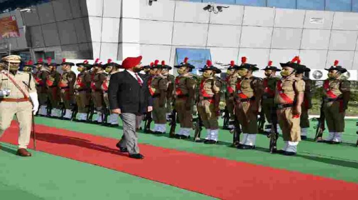 Uttarakhand: नवनियुक्त राज्यपाल लेफ्टिनेंट जनरल (सेवानिवृत) गुरमीत सिंह पहुंचे देहरादून, पुलिस द्वारा दिया गया गार्ड ऑफ ऑनर 1 Hello Uttarakhand News »