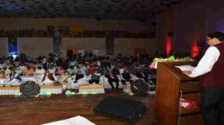 Uttarakhand: मुख्यमंत्री ने की विद्यालयी शिक्षा विभाग की समीक्षा, शिक्षा के विकास तथा छात्रों के व्यापक हित में मुख्यमंत्री ने की कई घोषणायें 1 Hello Uttarakhand News »