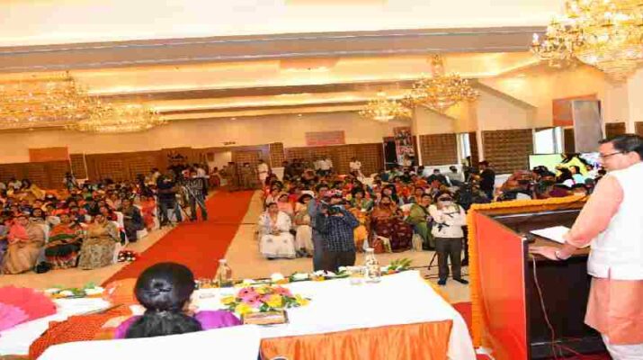 Uttarakhand: प्रदेश में शुरू की जायेगी मुख्यमंत्री नारी सशक्तिकरण योजना, योजना से महिलाओं को आत्म निर्भर बनाने में मिलेगी मदद-मुख्यमंत्री पुष्कर सिंह धामी 1 Hello Uttarakhand News »