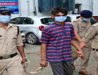 विकासनगर क्षेत्र में हुई लूट व हत्या की घटना का पुलिस ने किया 24 घंटे के अन्दर खुलासा, घटना में संलिप्त एक अभियुक्त लूटे गये मोबाइल व नगदी के साथ गिरफ्तार 2 Hello Uttarakhand News »