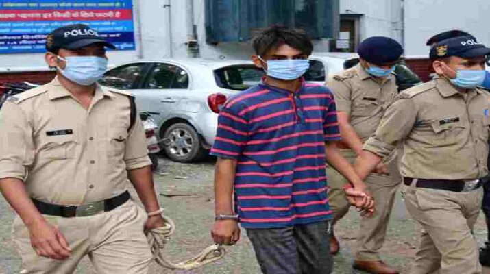 विकासनगर क्षेत्र में हुई लूट व हत्या की घटना का पुलिस ने किया 24 घंटे के अन्दर खुलासा, घटना में संलिप्त एक अभियुक्त लूटे गये मोबाइल व नगदी के साथ गिरफ्तार 1 Hello Uttarakhand News »