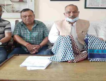 Uttarakhand: महिला सशक्तिकरण विभाग ने ड्रेस खरीद में किया भारी खेल! लगभग 2.60 करोड की साड़ी/सूट थमा दिए आंगनवाड़ी कार्यकत्रियों व सहायिकाओं को! मोर्चा 3 Hello Uttarakhand News »