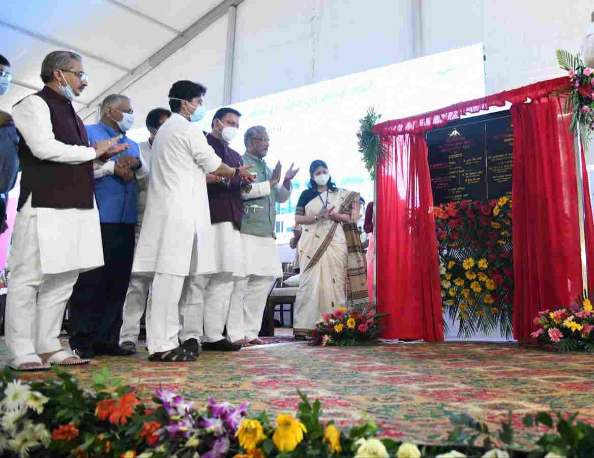 उत्तराखण्ड में 7 नई हेली सेवाओं का शुभारम्भ, सीएम पुष्कर सिंह धामी और केंद्रीय नागरिक उड्डयन मंत्री ज्योतिरादित्य सिंधिया ने किया फ्लैग ऑफ, जौलीग्रान्ट एयरपोर्ट की नई टर्मिनल बिल्डिंग का भी किया गया उद्घाटन 3 Hello Uttarakhand News »